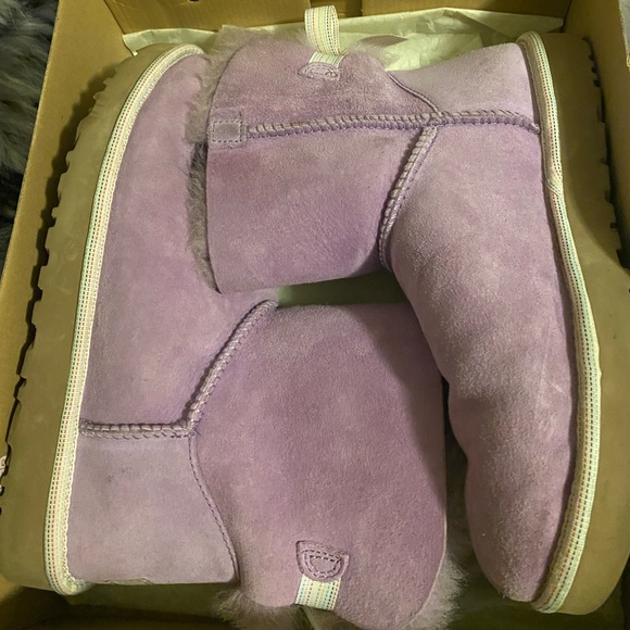 Ugg RARE lavender w/mini Bailey bow! Like new! - Picture 2 of 14